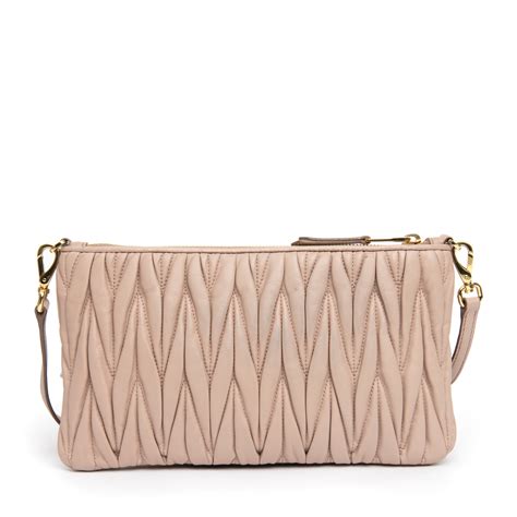 miu miu matelasse clutch cammeo